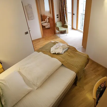 Venezia 4* マルチェージネ