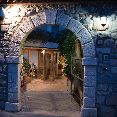 Venezia ホテル 4*